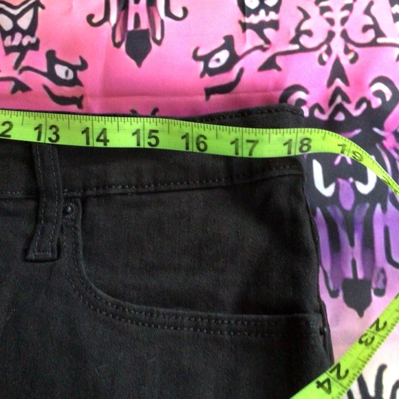 Universal Thread Black High Rise Mom Shorts - Picture 5 of 5